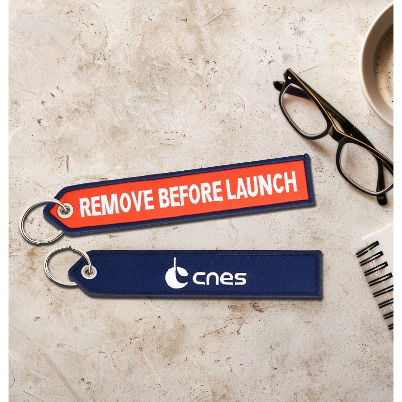 Porte-clés bicolore CNES "Remove before Launch"
