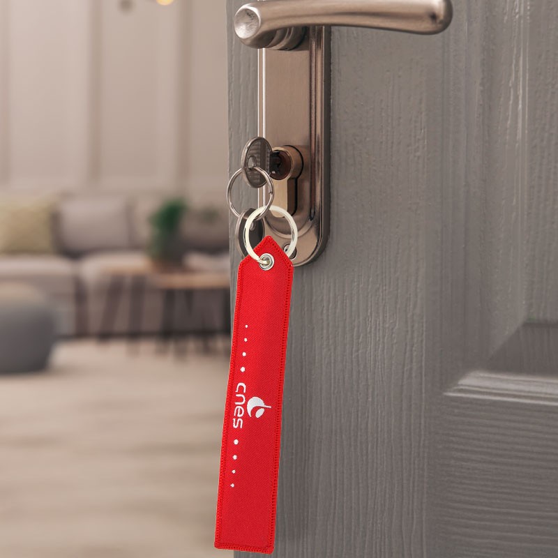 Porte-clés rouge CNES "Remove before Launch"